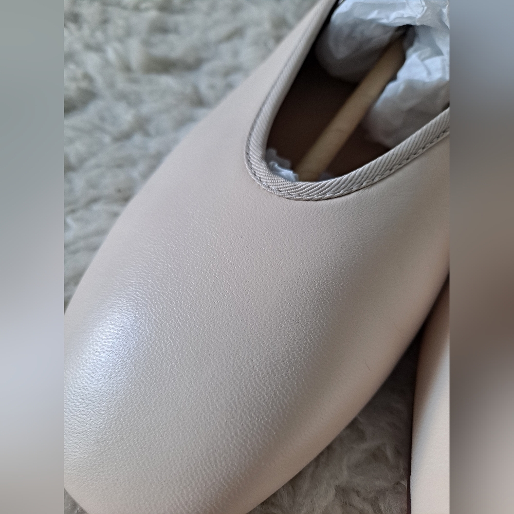 Ann Taylor Mary Jane Leather Ballet Flat. Size 8 (fits large, like a size 9) - Picture 7 of 8